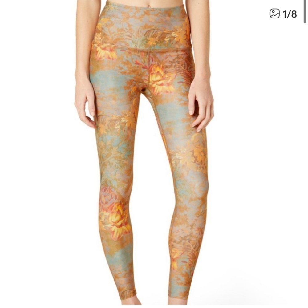 NWT --- Beyond Yoga Multicolor Floral Leggings